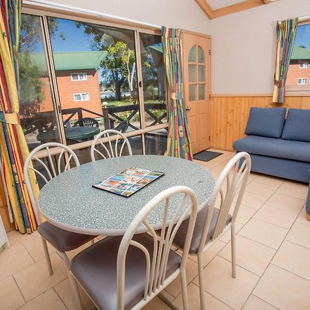 Big4 Batemans Bay At Easts Riverside Holiday Park Room photo