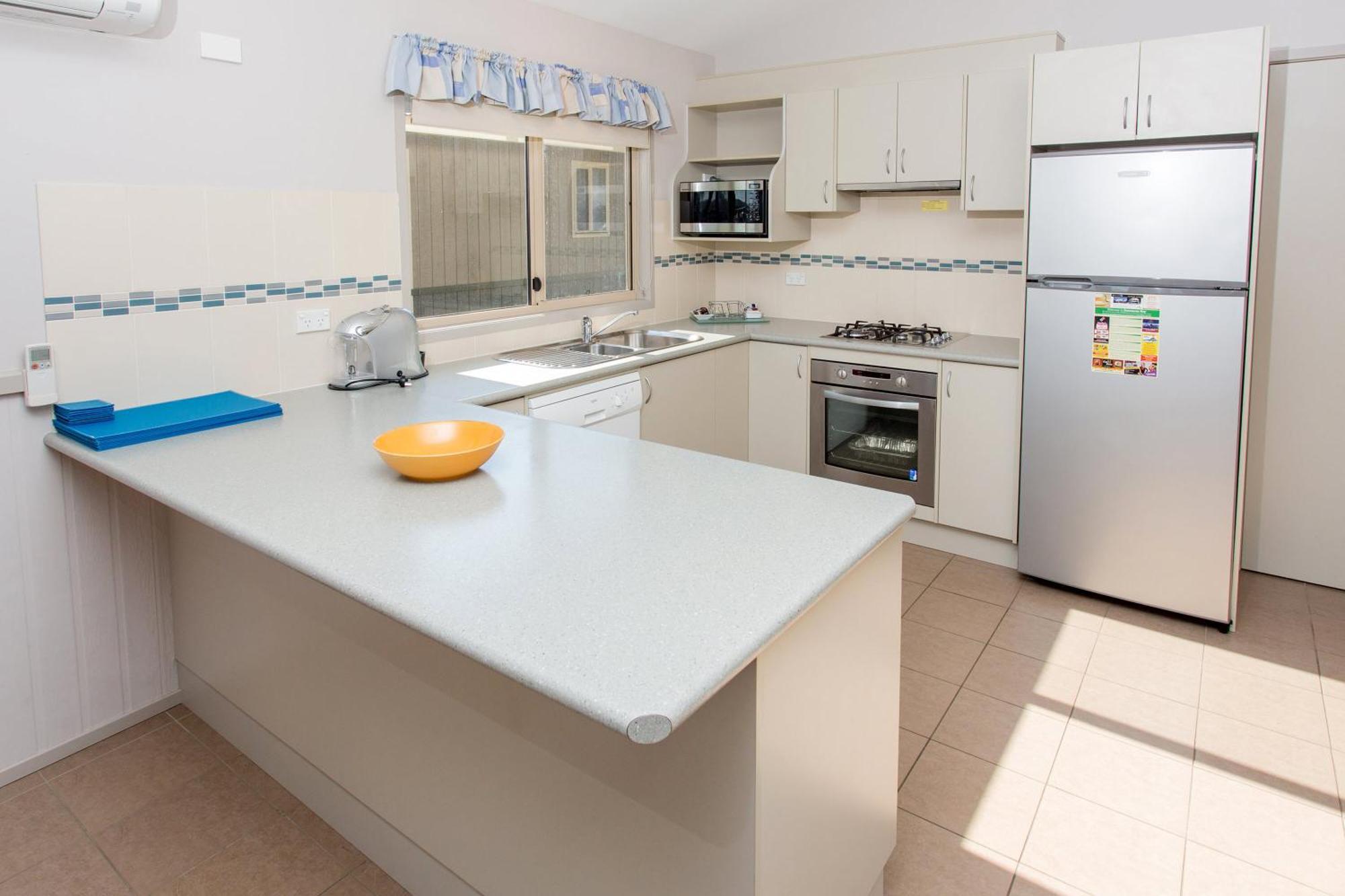 Big4 Batemans Bay At Easts Riverside Holiday Park Room photo