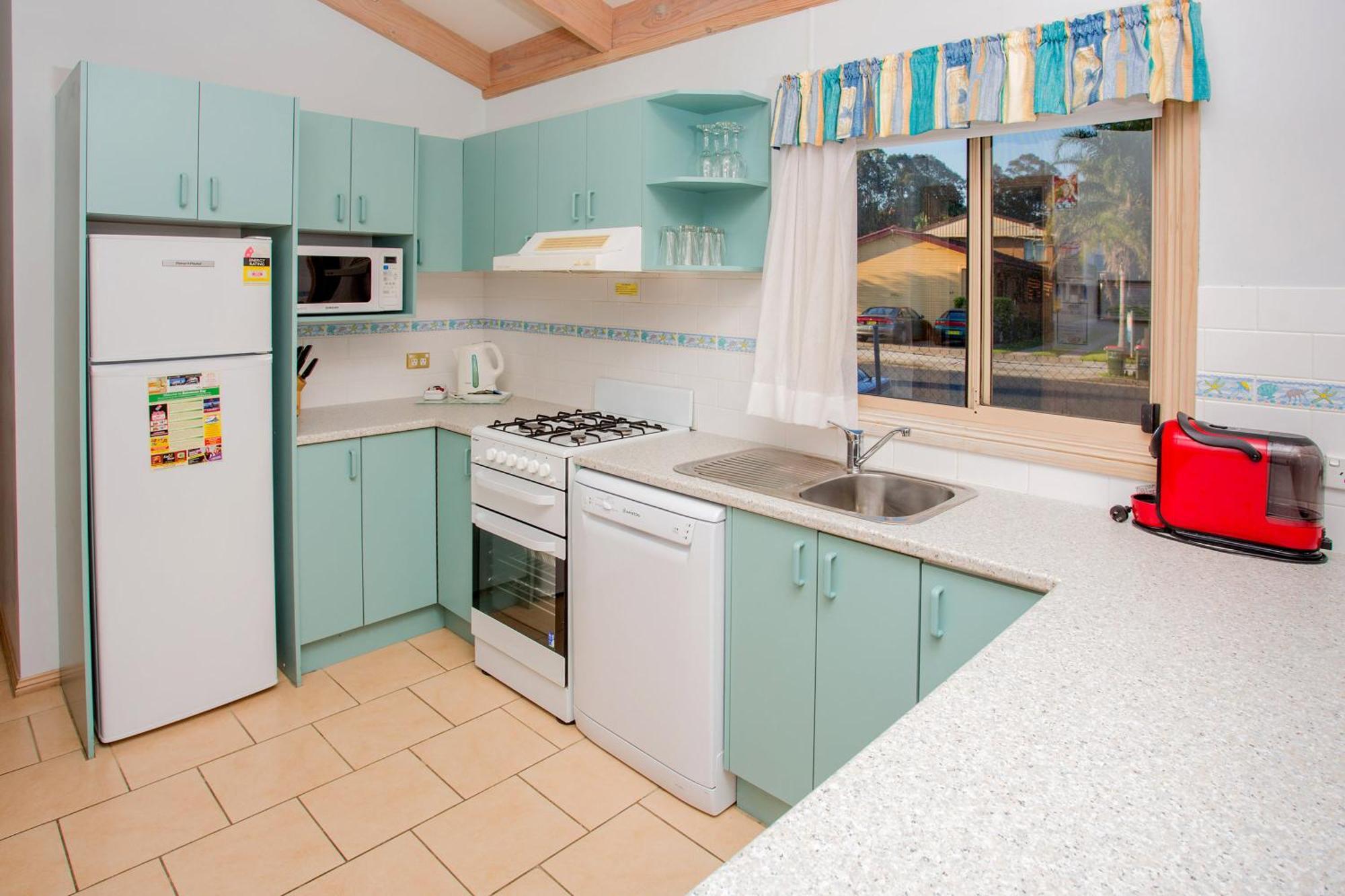 Big4 Batemans Bay At Easts Riverside Holiday Park Room photo