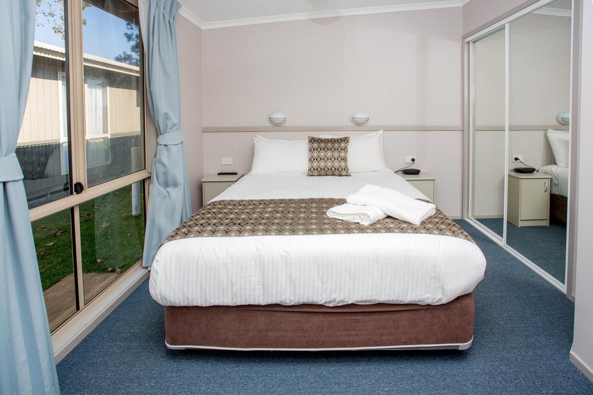 Big4 Batemans Bay At Easts Riverside Holiday Park Room photo