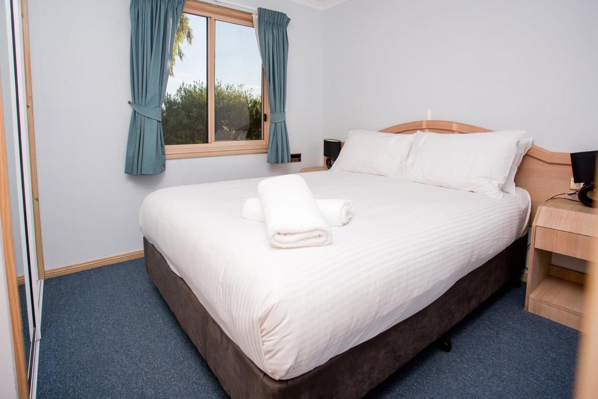 Big4 Batemans Bay At Easts Riverside Holiday Park Room photo