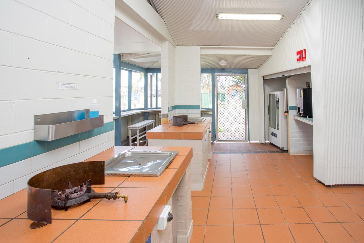 Big4 Batemans Bay At Easts Riverside Holiday Park Room photo